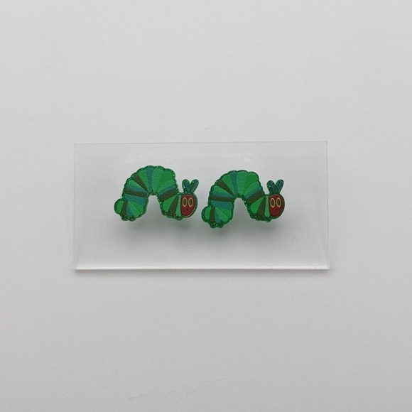 Caterpillar acrylic green glitter stud earrings - Picture 4 of 7